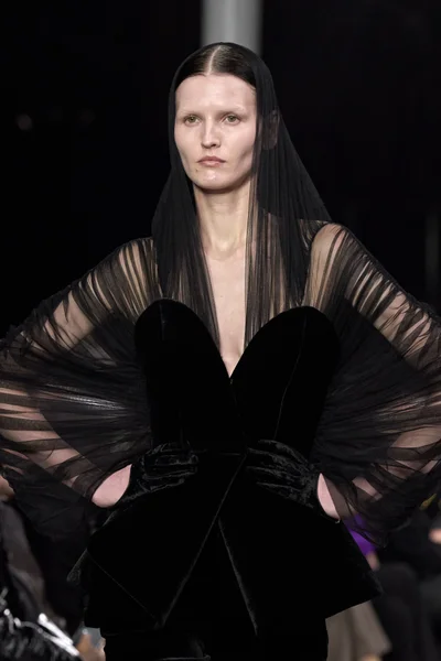 Look 120